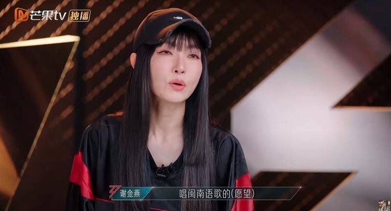 謝金燕表示很想在舞台上唱台語歌。（翻攝自YouTube）