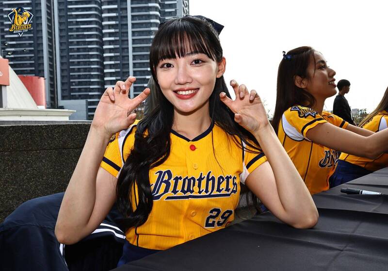 少鹽目前加入中信兄弟啦啦隊「Passion Sisters」。（中信兄弟提供）