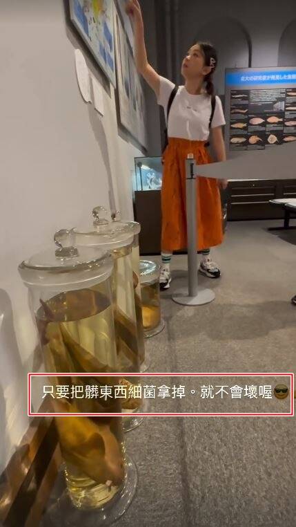 蔡阿嘎跟二伯一家人日本遊，發限動「只要把髒東西拿掉，就不會壞喔」。（翻攝自IG）