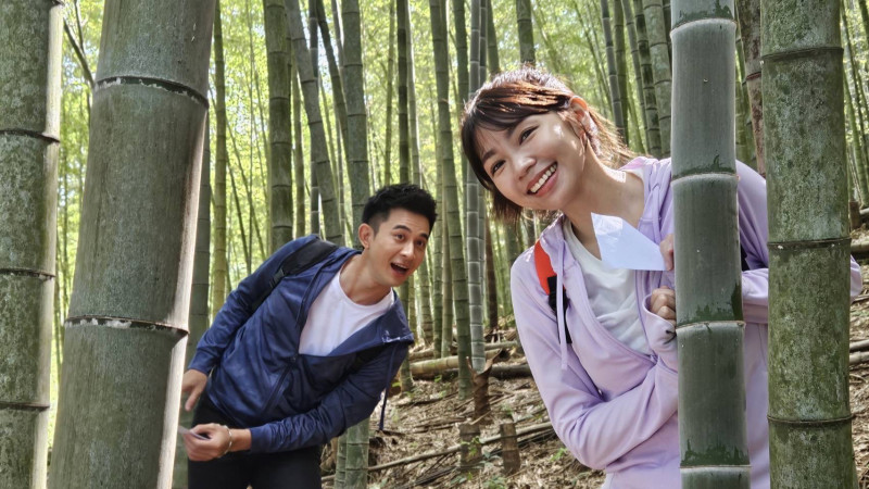 曾子益（左）認為曾智希是許願池，說出來的話都成真。（民視提供）