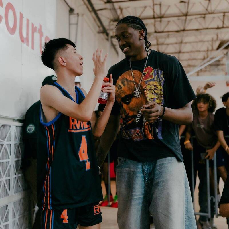 Ray（左）與他的超級千萬人氣實況主好友Kai。（翻攝自IG）