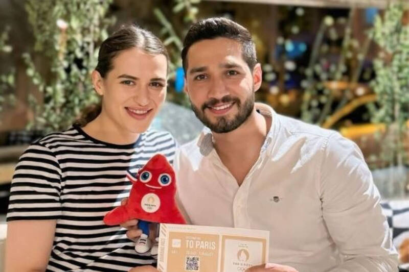 輸給林郁婷的土耳其選手卡拉曼（左）與男友。（翻攝自IG）