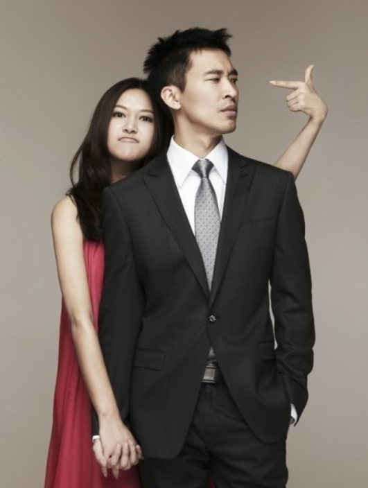 黃立行（右）與徐靜蕾（左）因合作電影《杜拉拉升職記》擦出愛火。（翻攝自微博）