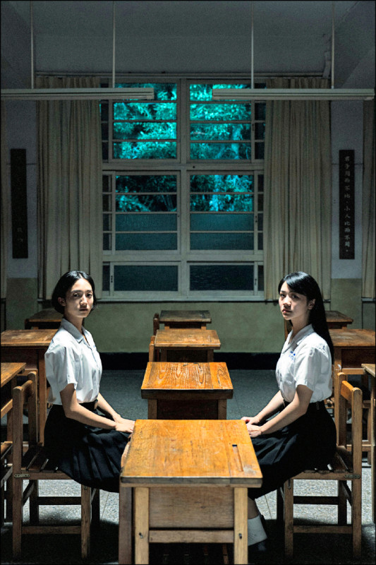 《返校》也改編成影集版，由韓寧（左）及李玲葦演出。（公視提供）