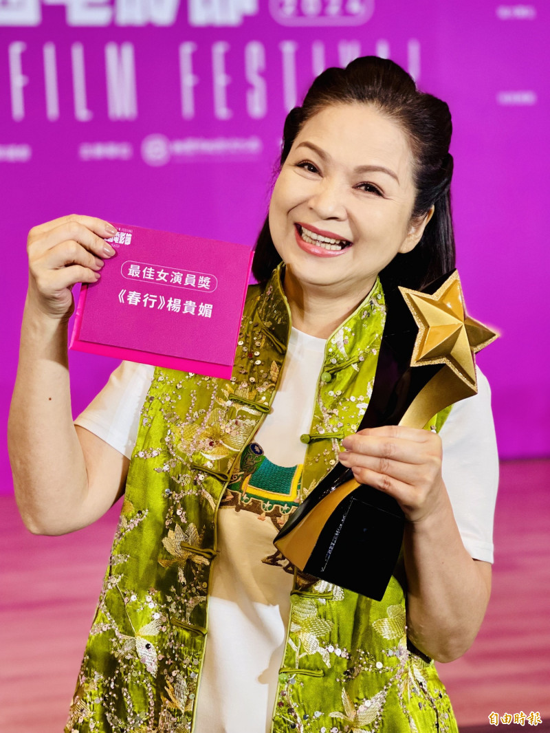 楊貴媚拿下桃園電影節台灣獎最佳女演員獎，好心情都寫在臉上。（記者謝武雄攝）