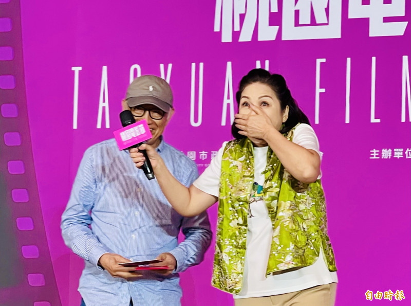 評審團主席廖慶松宣布楊貴媚獲得最佳女演員獎，楊貴媚高興的合不攏嘴，趕緊用手掌遮掩，好心情都寫在臉上。（記者謝武雄攝）