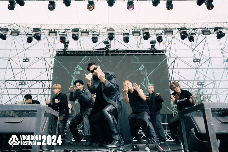 AKIRA（中率領「TJBB」THE JET BOY BANGERZ在台南浪人祭演出。（浪人祭提供）