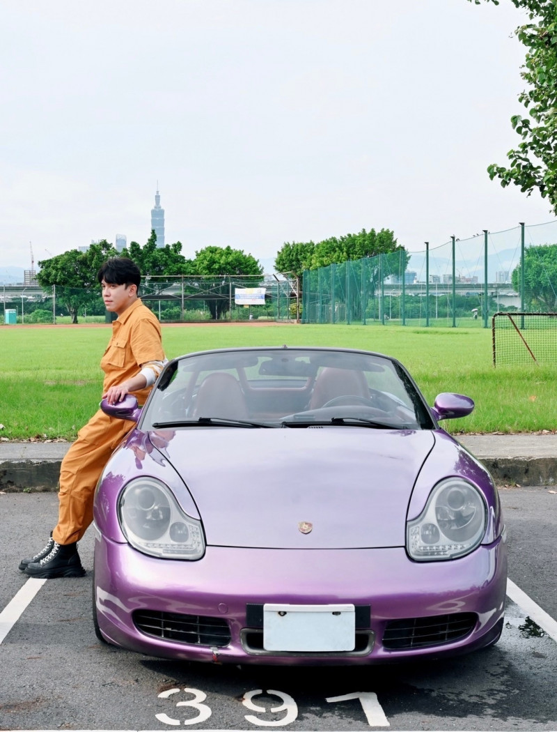 許志豪拍攝新歌《命中帶車位》MV。（三立藝能提供）