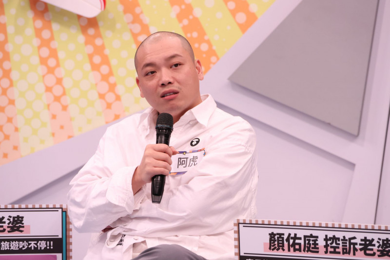 阿虎抱怨老婆儀太太度蜜月時還沉迷追劇。（中天提供）