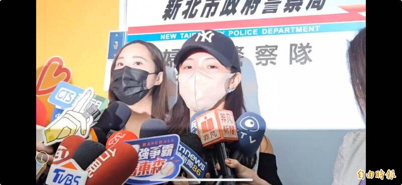 韓籍啦啦隊藝人李多慧現身新北市警察局婦幼隊製作筆錄，說明懷疑遭跟蹤經過，淚灑警局。（本報資料照，記者徐聖倫攝）