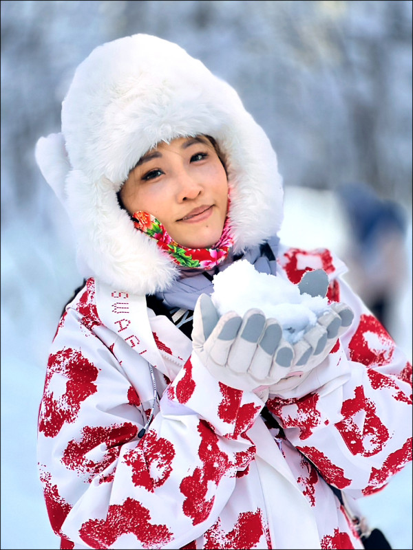 楊惠絜帶著心結遊雪國 笑喊台灣寒流很溫暖