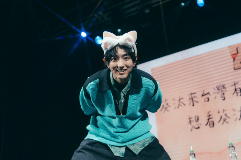 駒木根葵汰吃小泡芙上癮了！太美味急拜託經紀人：我要帶回日本 - 自由娛樂