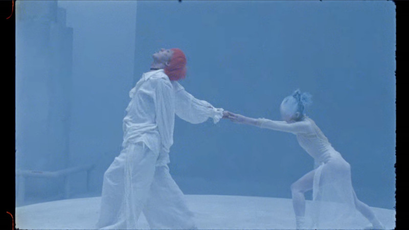 GD新歌34秒有驚喜！中文歌詞「愛的有多深」致敬鄧麗君 - 自由娛樂