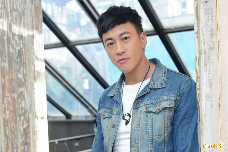 何潤東帥哥變大叔 健身房遭大媽前後夾攻吃豆腐 - 自由娛樂