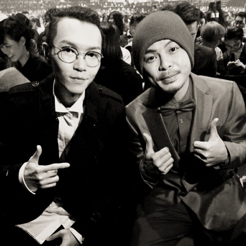 曾和方大同一起角逐金曲歌王 黃明志黑白照表達悲痛 - 自由娛樂