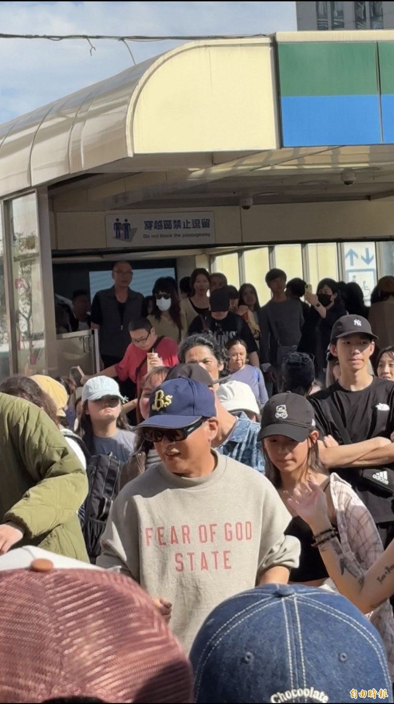 李康生現身西門熱舞。（記者侯家瑜攝）