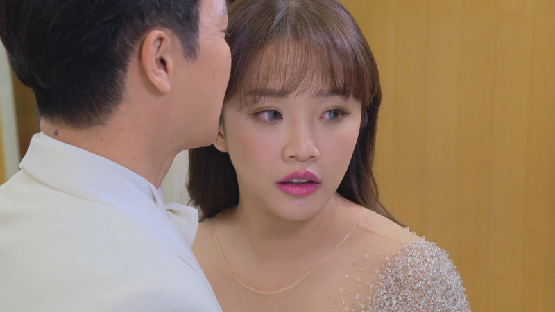 王燦（左）在《好運來》愛上與爸爸的女友賴慧如。（民視提供）