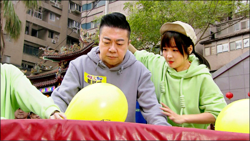 董至成求姻緣無人問津 籃籃被迫中籤瞬間垮臉 - 自由娛樂