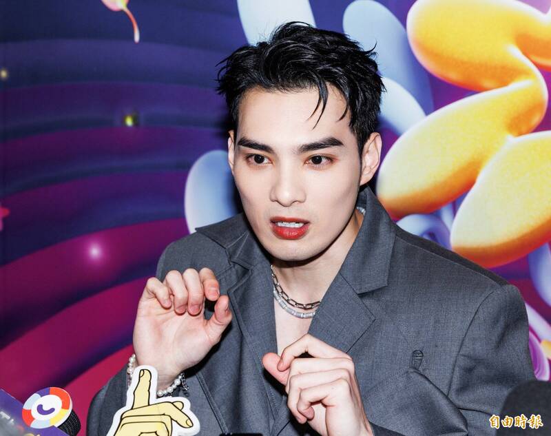 黃偉晉又爆炸了！搭車遭控「影響女乘客」 親上火線反擊 - 自由娛樂