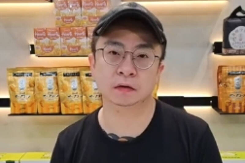 零食電商疲老闆直播現身  認了：有大頭症 - 自由娛樂