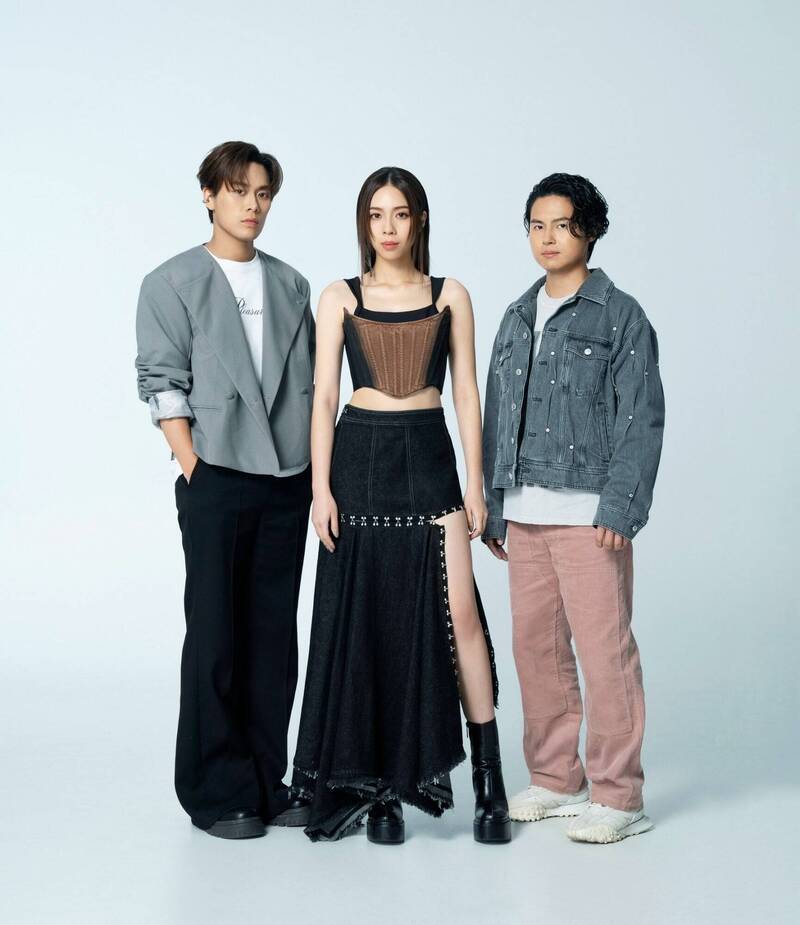 告五人犬青為雲安做這件事竟被嫌「爛」！演唱會一票難求卻有例外 - 自由娛樂