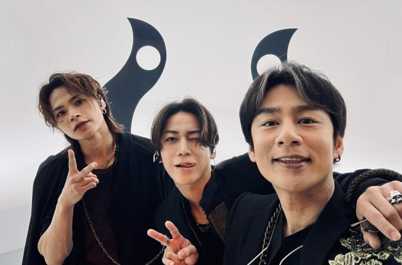 上田龍也（左起）、龜梨和也、中丸雄一為KAT-TUN畫下句點。（翻攝自IG）