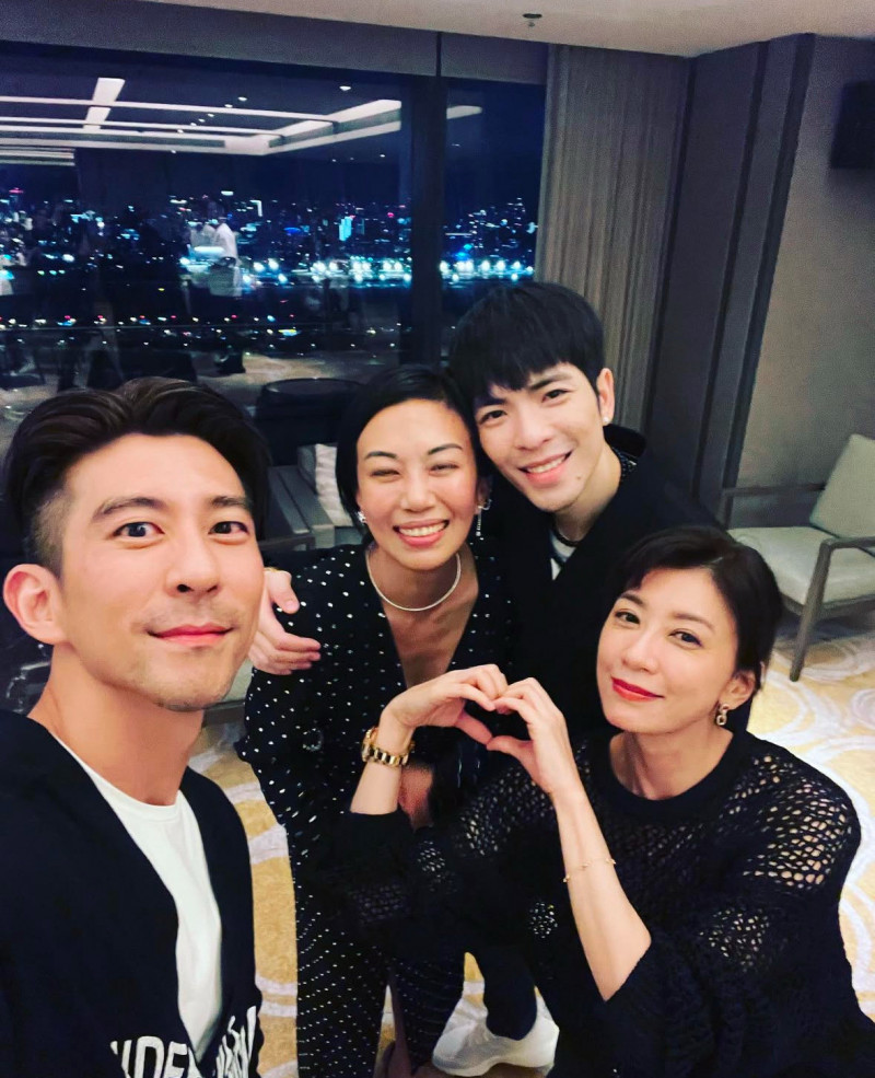 賈靜雯夫妻和蕭敬騰、Summer關係很好。(翻攝自IG)