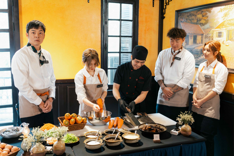 姚元浩（左起）、白安、郭泓志、莎莎到越南見習。（好看娛樂提供）