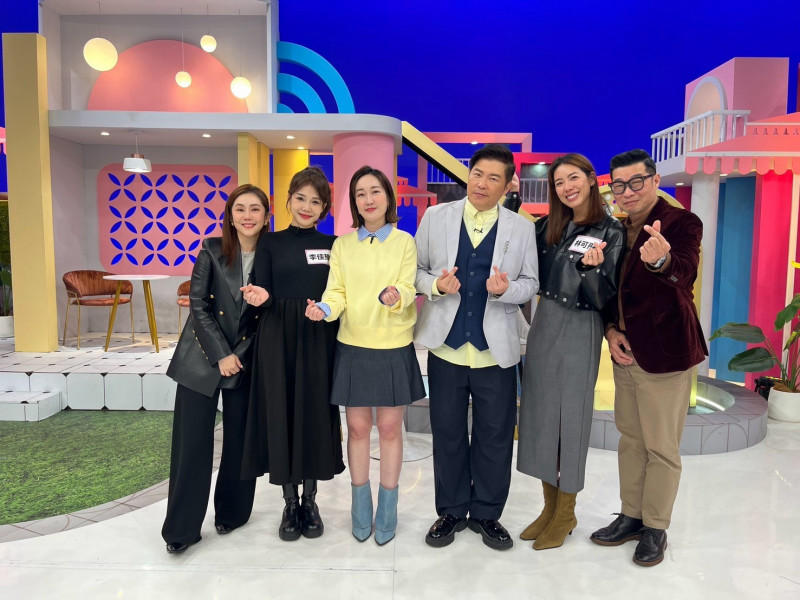 《女王大人》錄影分享生離死別，左起為王宇婕、李佳豫、主持人巴鈺、曾國城、林可彤和馬力歐。（緯來綜合台提供）