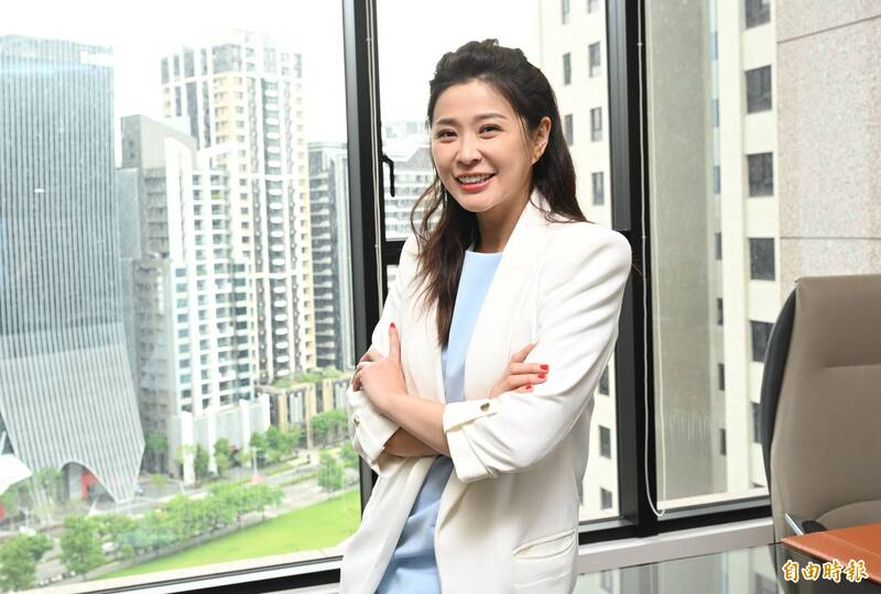 李燕老公慘遭台股重創！「綠油油」股市血洗，賠掉一台國產車！