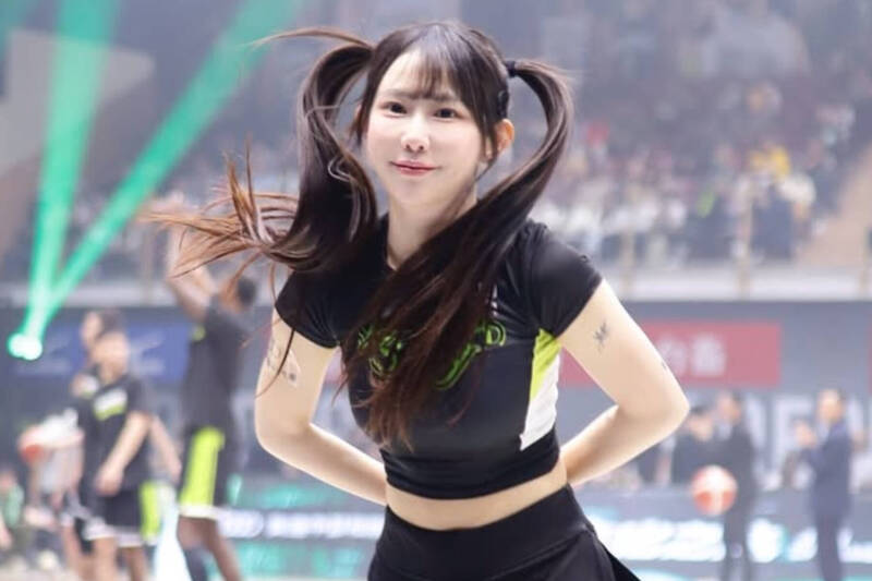(影)啦啦隊女神梓梓動手術? 親自說明狀況 - 自由娛樂