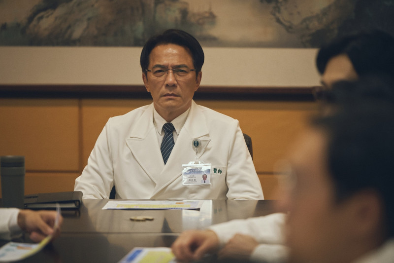 戴立忍在《院長爸爸》飾演台北慈濟醫院趙有誠院長。（大愛電視提供）