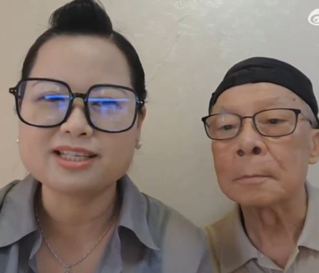 婚姻僅維持一年多，何太突宣布將與何伯離婚。（翻攝自微博）