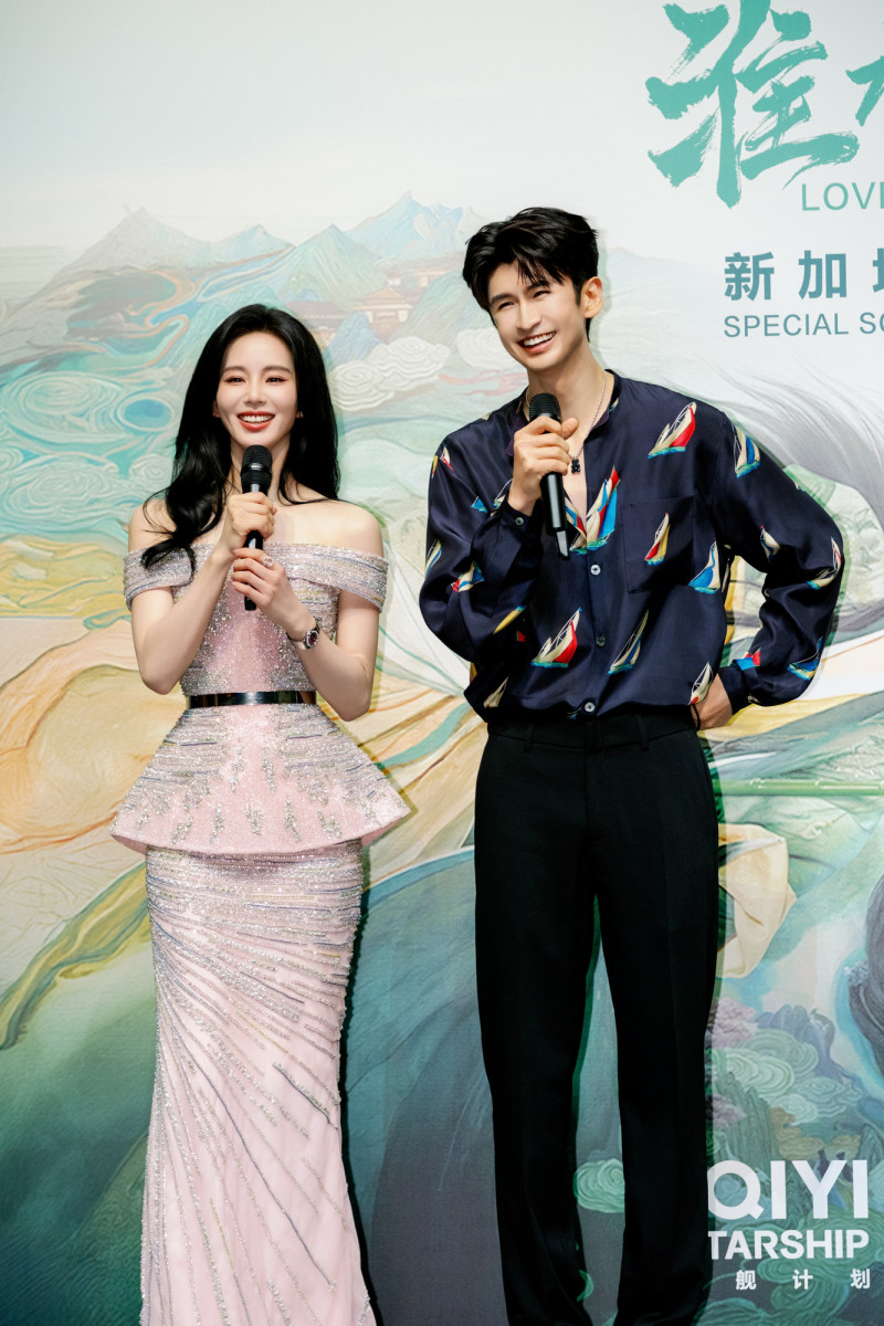 劉詩詩（左）、張雲龍出席愛奇藝星艦計畫。（愛奇藝國際站提供）