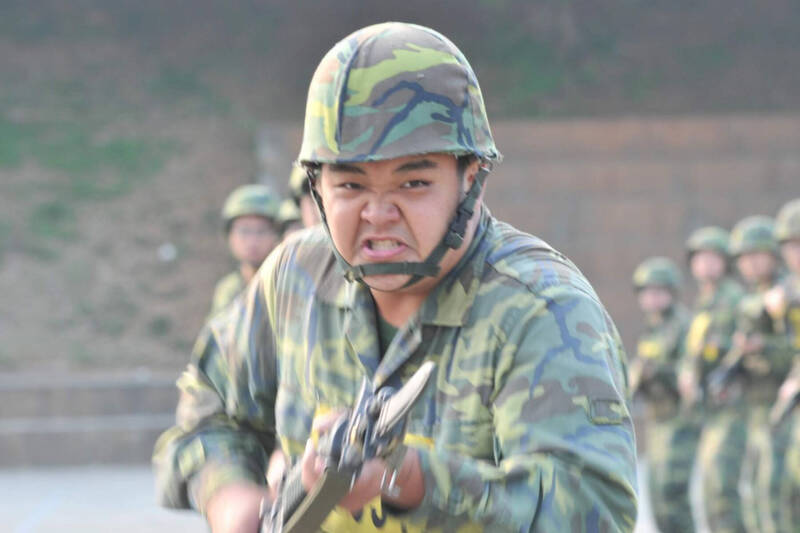 《新兵日記》「賴虎」BMI免役仍受訓1年半 網笑：你明明就逃兵