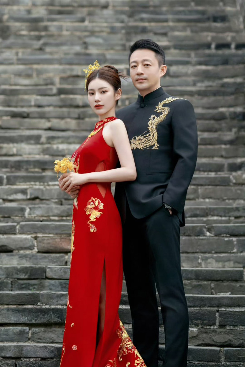 汪小菲、Mandy婚紗照曝光。（翻攝自微博）