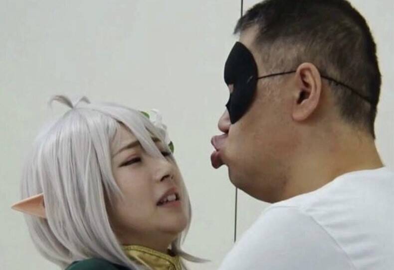 （影）錢難賺！AV女優激戰胖大叔 「嫌棄表情」太真實網笑翻