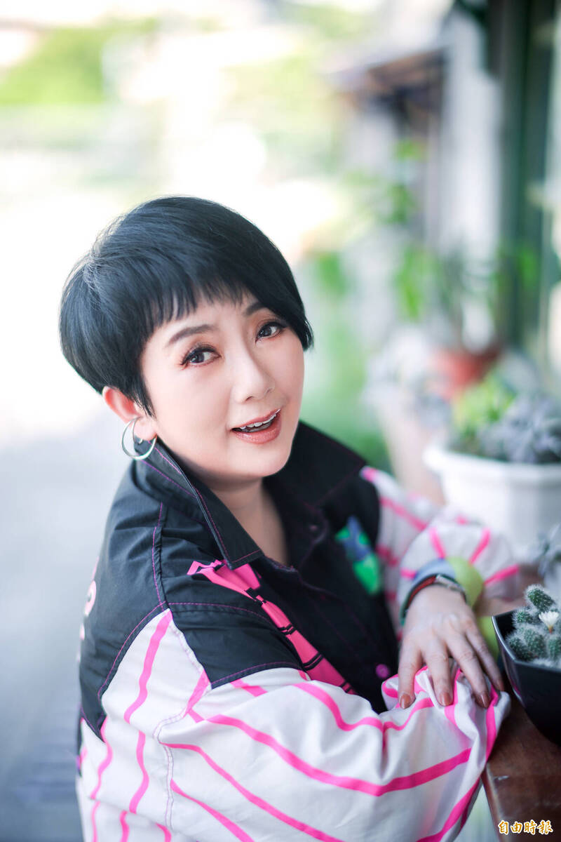 周思潔發行全新EP，年過六十重返歌壇。（記者王文麟攝）