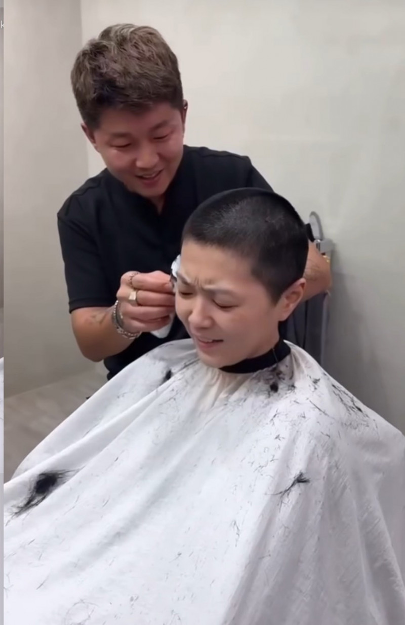 曹雅雯剃平頭造型曝光 好姐妹賴慧如被逼哭全說了