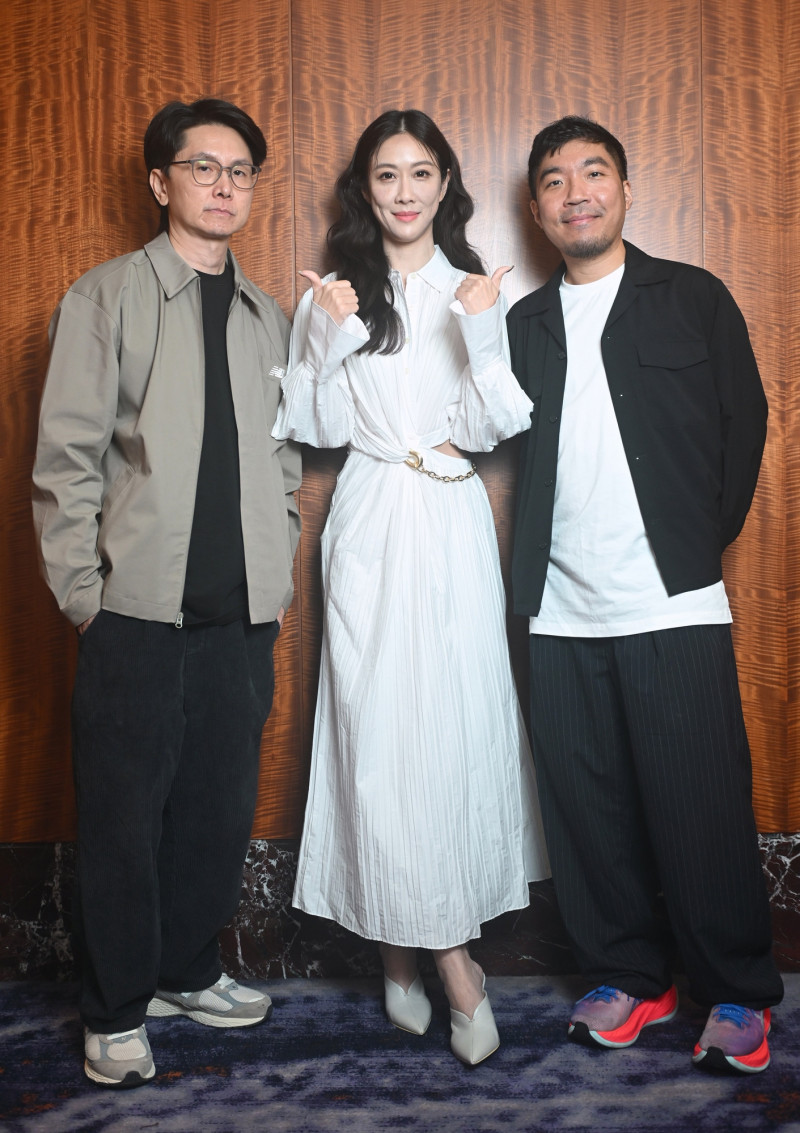 泰國監製班莊（左起）、台版監製金百倫及泰國導演查揚諾一同為電影《冥婚鬧泰大》宣傳。（記者潘少棠攝）