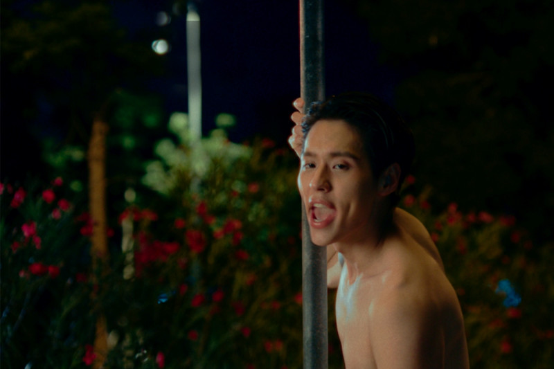 Billkin在《冥婚鬧泰大》全裸跳鋼管的片段，其實曾被偷拍，所幸最後並沒有外流。（金盞花大影業提供）