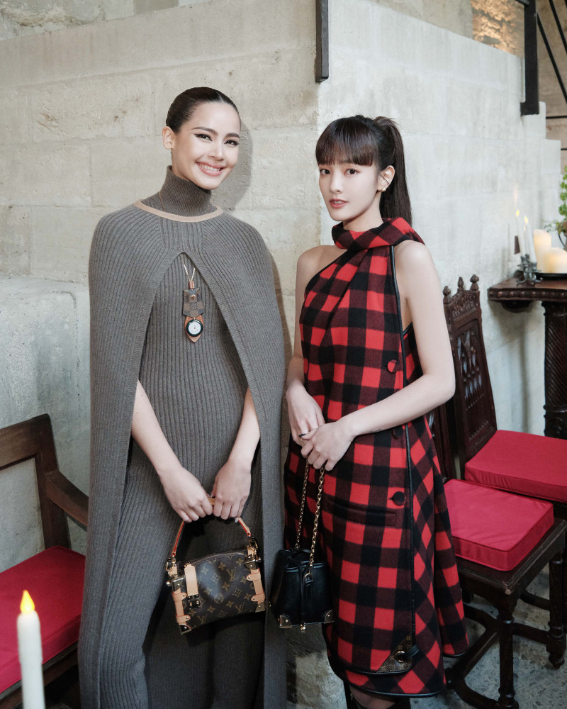 王淨（右）和泰版《當男人戀愛時》的女演員Yaya成為好友。（狗狗與花提供）