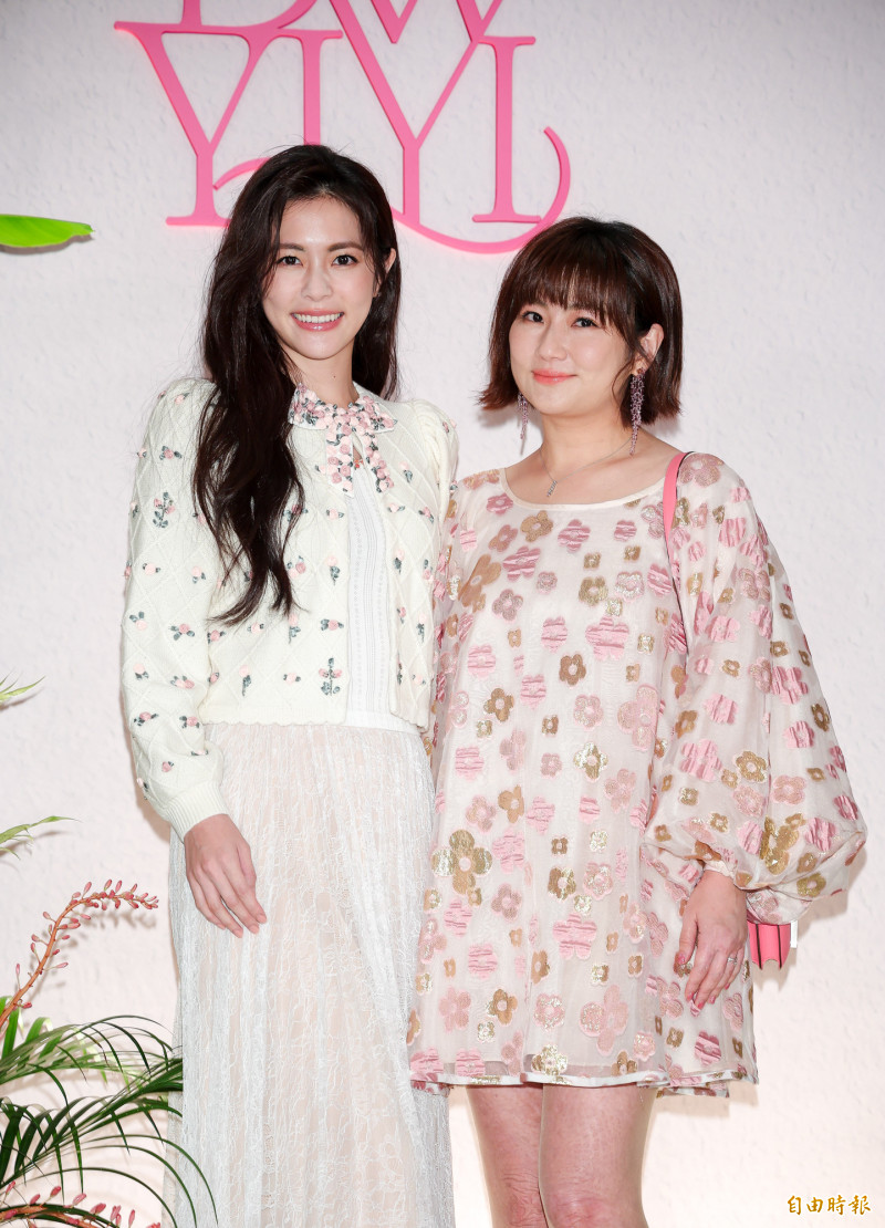 Selina姊妹現身納豆婚禮 鬆口演藝圈「唯三好友」喊想哭 - 自由娛樂
