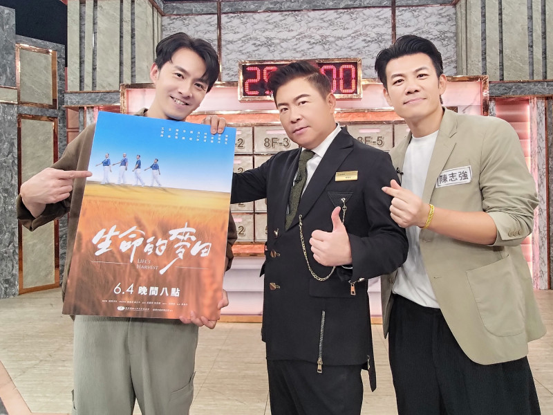 陳志強（右）與張雁名（左）上節目宣傳，和主持人曾國城交手。（大愛提供）