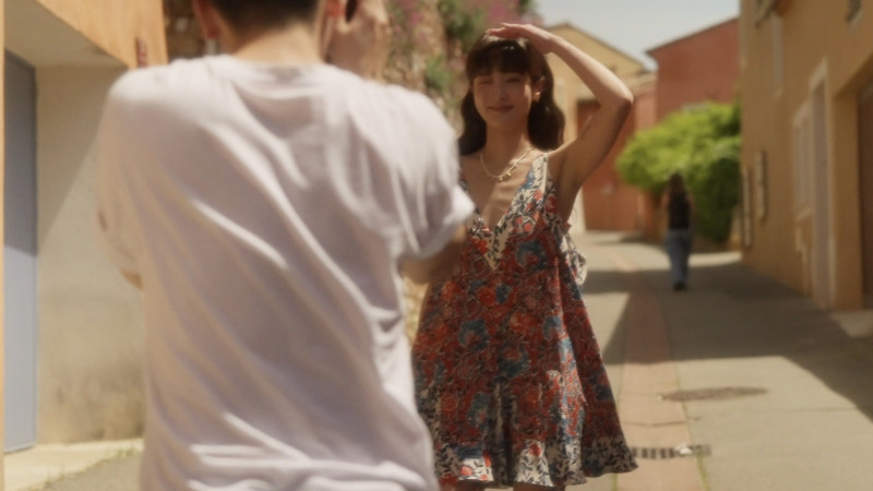 王淨拍攝的整支短片像是套上「南法濾鏡」般唯美。（狗狗與花提供）