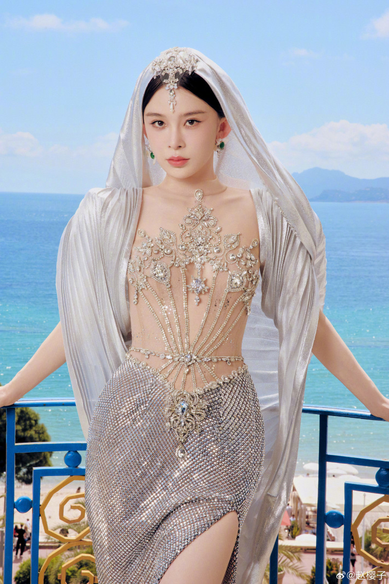 女星突宣布未婚懷孕「精主成謎」 坐弟弟大腿、要求撫摸肚子惹議