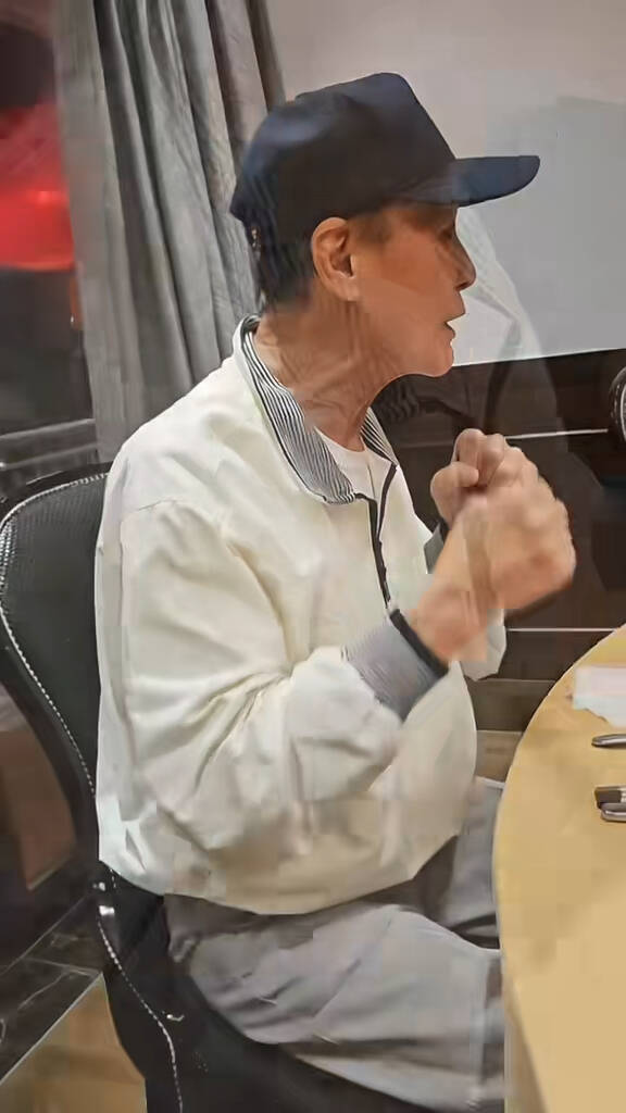 他日前拍片向外界報平安。（香港星島日報）