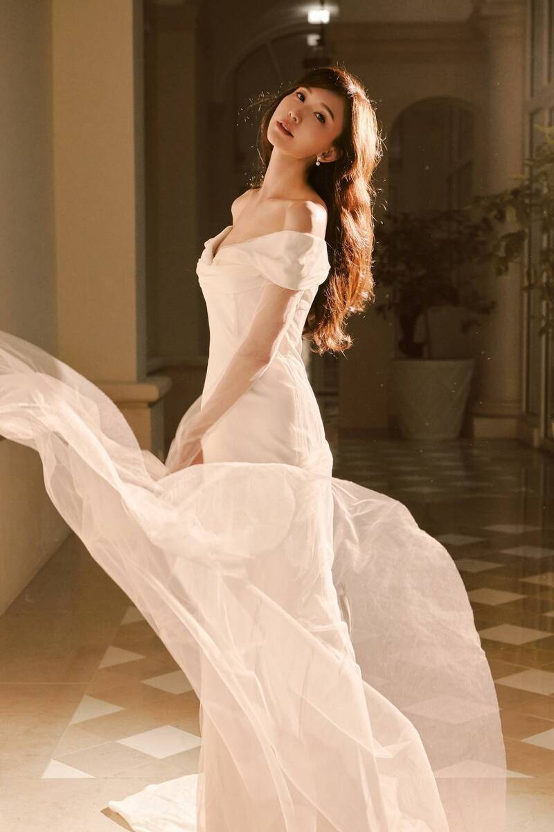 林志玲依舊保持女神氣場，行為舉止優雅有度。（翻攝自臉書）