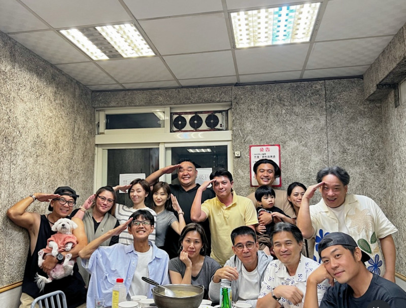 《新兵日記》15年後神級重聚！全員敬禮照曝光