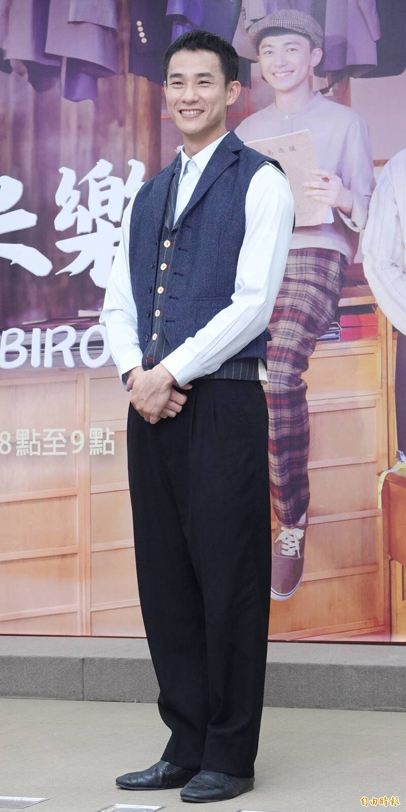 盧彥澤飾演的角色歷經重重考驗才進入「寶島西服店」工作。（記者潘少棠攝）